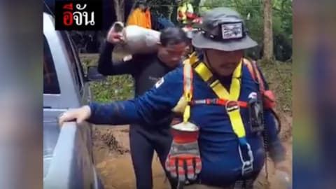 ถอนกำลังน้ำขึ้นสูง  ช่วยชีวิตเด็กในถ้ำหลวง