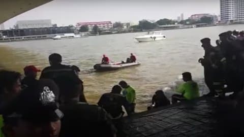 live เจ้าหน้าที่ตำรวจ สน.บวรมงคล ลงพื้นที่หาร่างของ น.ส.นิตยา สวัสดิวรรณ สาว 18 ที่กระโดดสะพาน