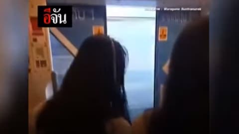 นี่คืออีกเหตุผล ที่เขาห้ามกันว่า #อย่ายืนพิงประตูรถไฟฟ้า