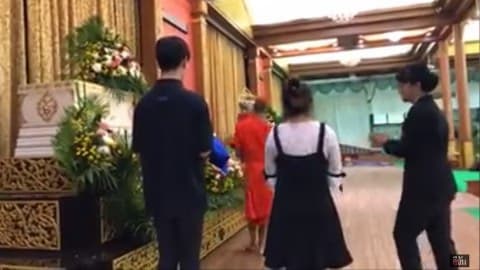 Live ฌาปนกิจร่างของน้องเชียร์ น.ส.นิตยา สวัสดิวรรณ ที่ไลฟ์สดกระโดดสะพานพระราม 8 | อีจัน