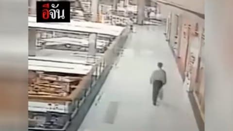 ภาพวงจรปิด พล.ต.อ.สล้าง บุนนาค กระโดดจากที่สูงกลางห้างดัง