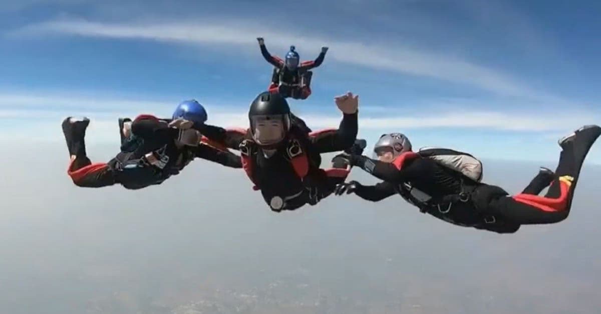 ทรงพระปรีชาสามารถ เจ้าฟ้าพัชรกิติยาภาฯ ทรง ซ้อมฝึกโดดร่มขั้นสูง กับหน่วยรบพิเศษ