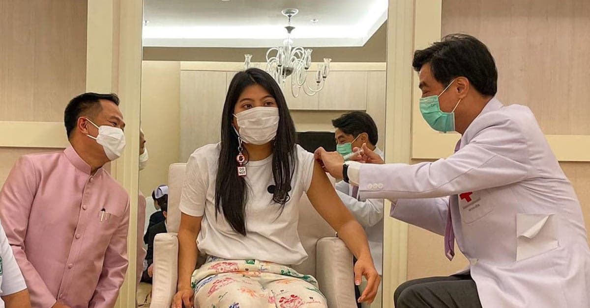 เจ้าฟ้าสิริวัณณวรี ทรงรับการ ฉีดวัคซีน โควิด