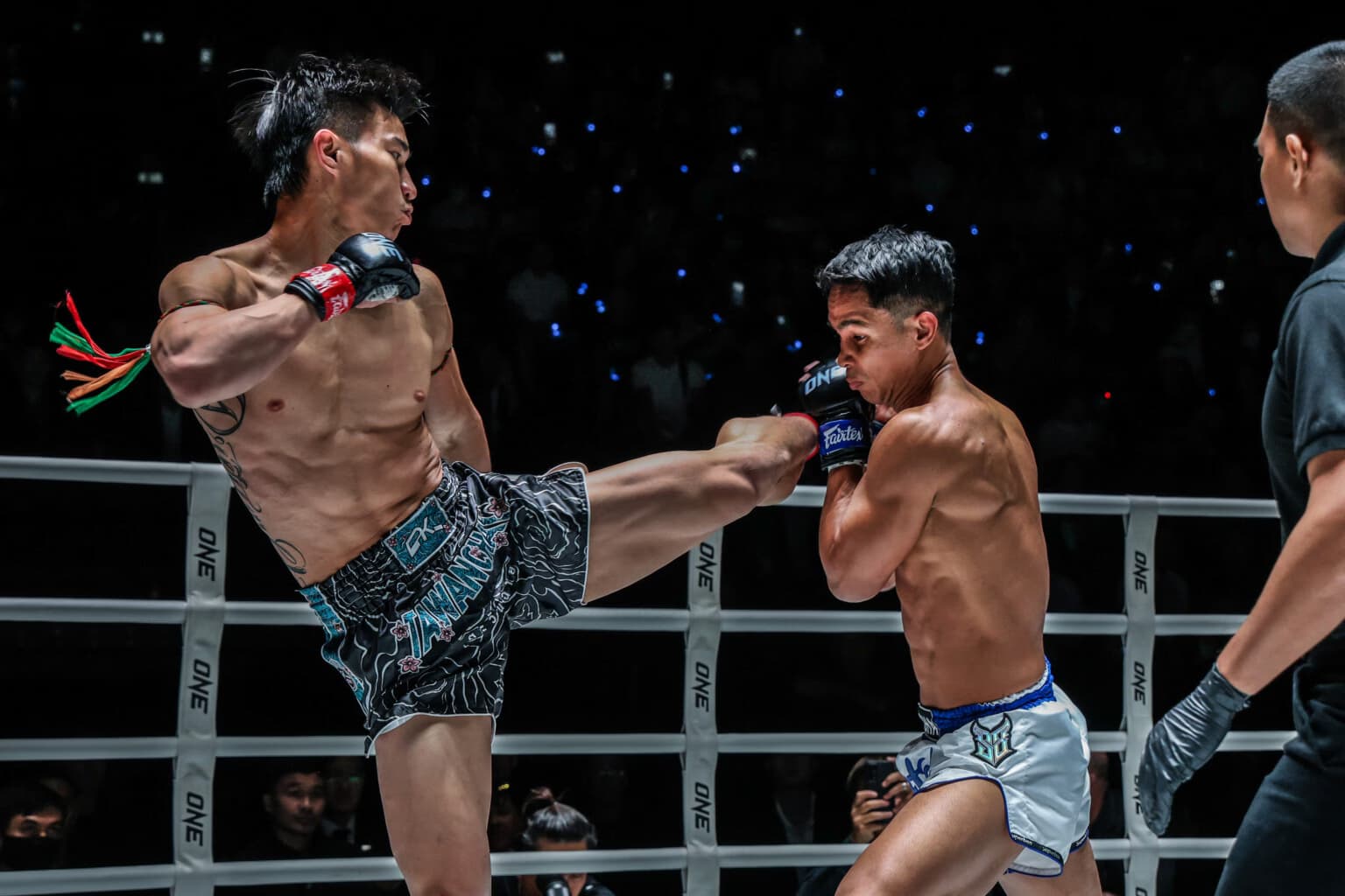 แชมป์ยังอยู่ ตะวันฉาย ดวลเดือด ชนะคะแนน ซุปเปอร์บอน ศึก ONE ลุมพินี 46  