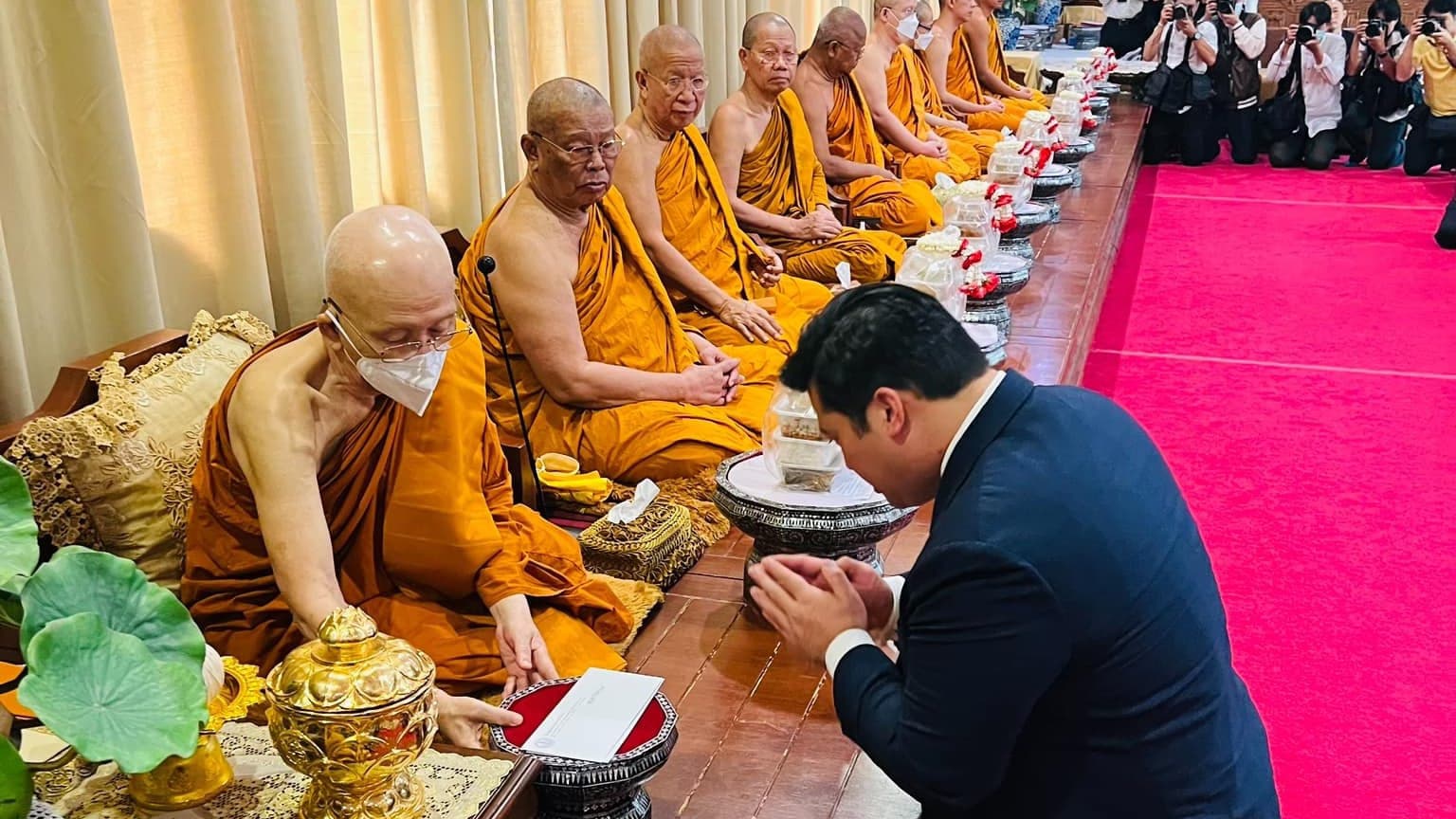 “ท่านอ้น” ทำบุญ อุทิศบุญกุศลถวายทูลกระหม่อมปู่ 5 ธันวาคม 2566