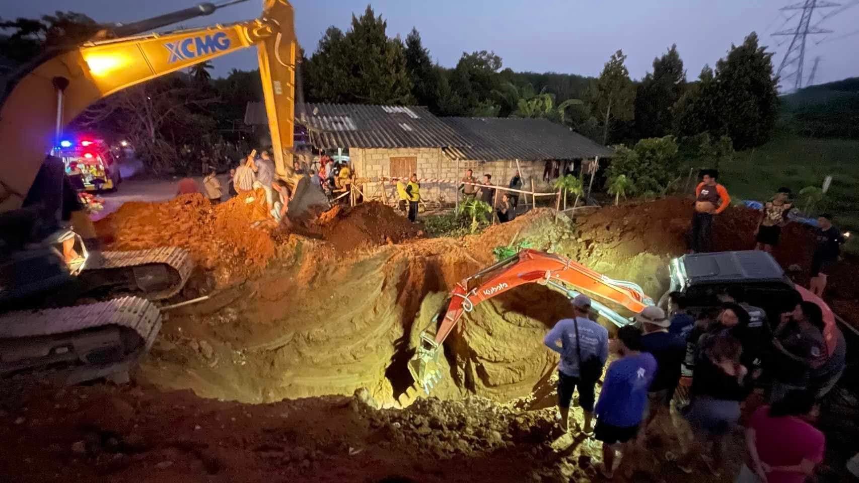 ระทึก! เร่งค้นหา ผู้สูญหาย ดินถล่มทับร่าง ลึก 10 เมตร