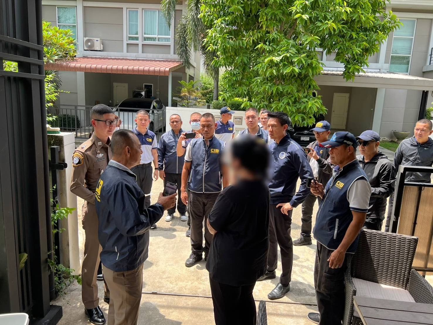 “บิ๊กเต่า” บุกรวบ “สีกากอล์ฟ” คาบ้านพัก