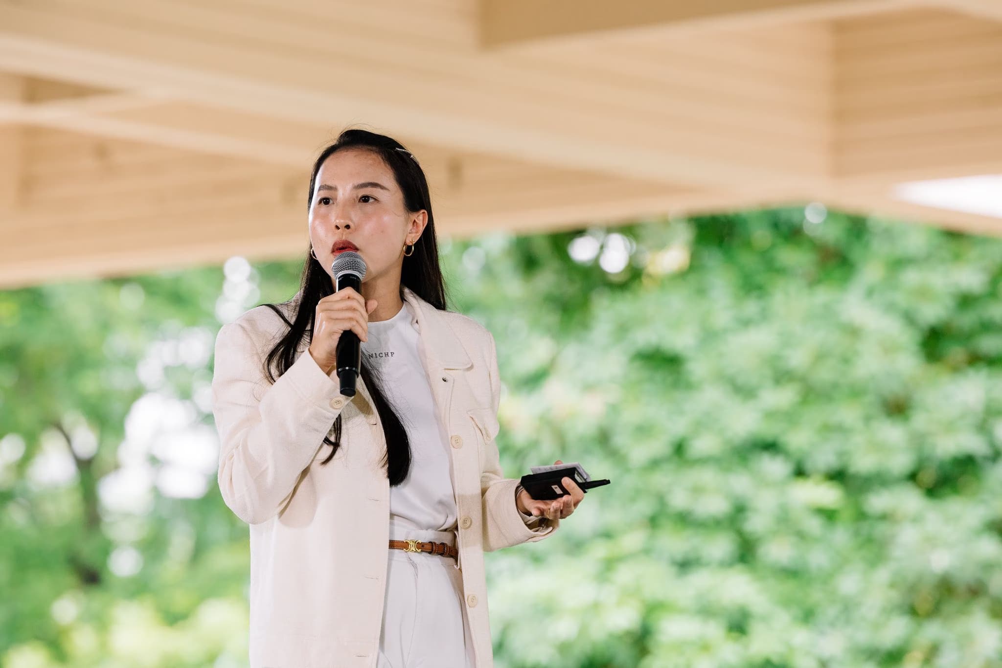 “ไอซ์ รักชนก” ฟาดกลับ หลัง ดร.อานนท์ เเฉประวัติชีวิตลามถึงพ่อเเม่ 