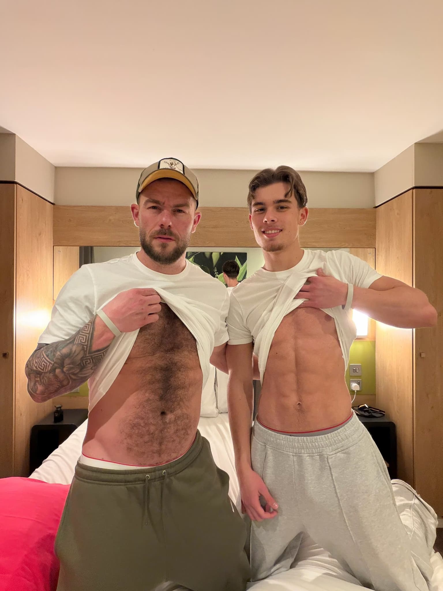 ผิดไหม? เรื่องราวของพ่อลูกดาวโป๊ ที่ช่วยกันทำ OnlyFans