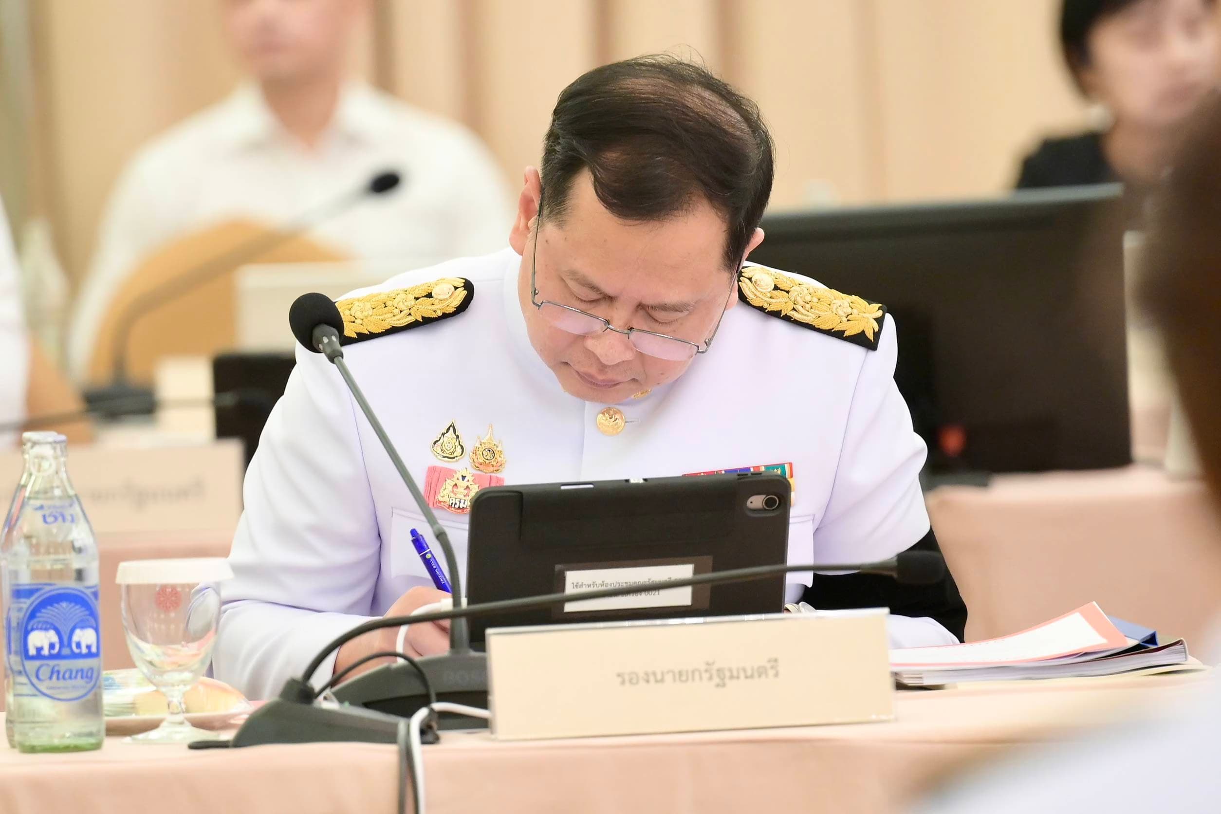 รัฐจ่อปรับ “เปิด-ปิด” ปั๊มหลังสงกรานต์ เล็งหั่นค่าการกลั่น-ภาษีน้ำมัน!